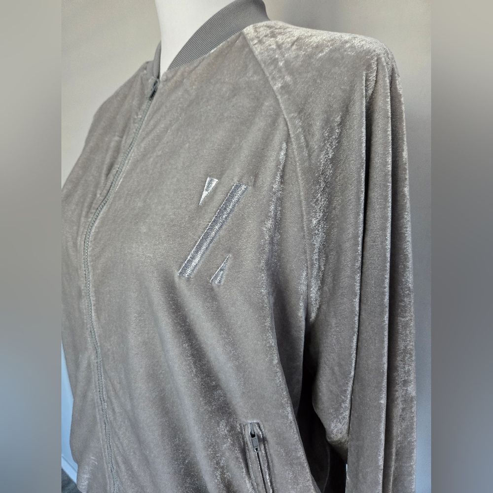Daya By Zendaya Velour Velvet Silver Gray Track Jacket Zip Up Long Sleeve Sz XS - Picture 4 of 16